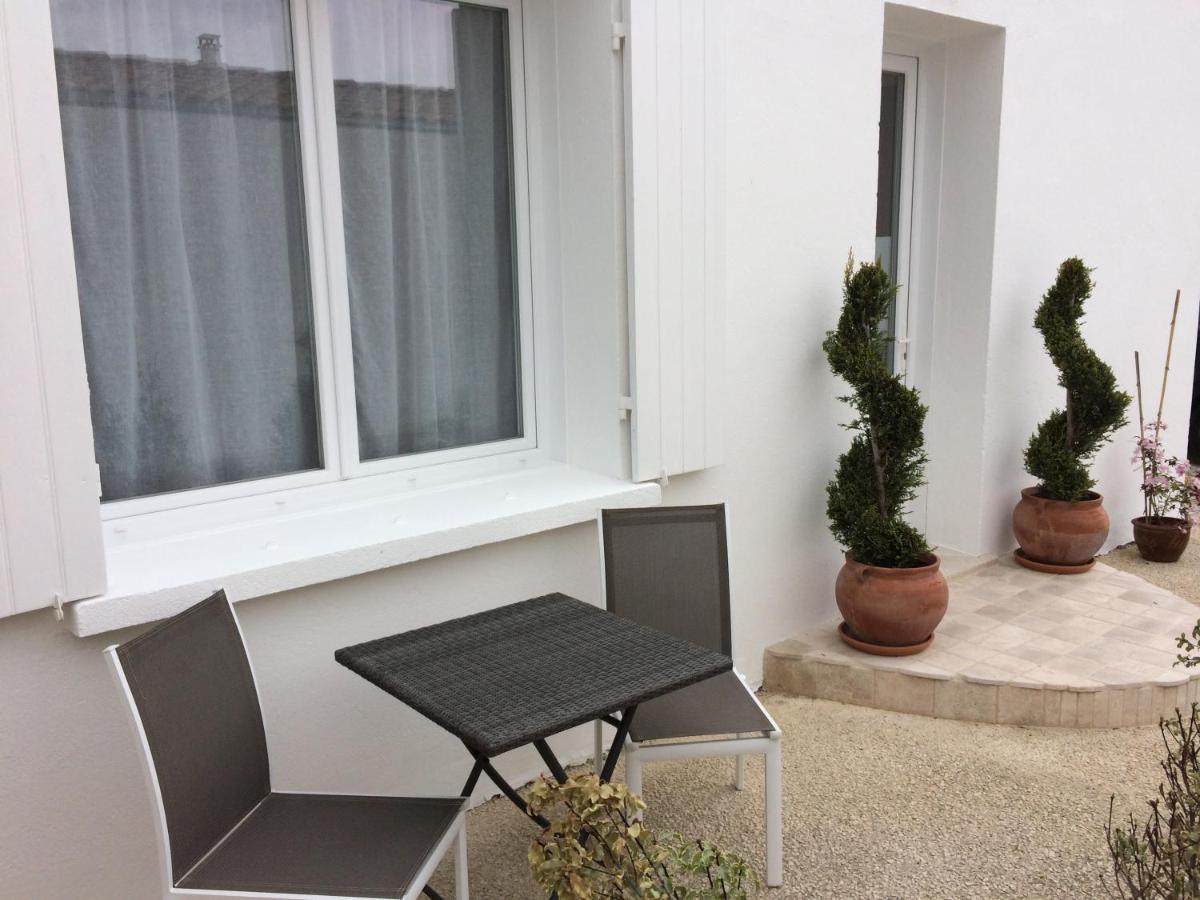 La Parenthese Hotel Saintes Exterior foto